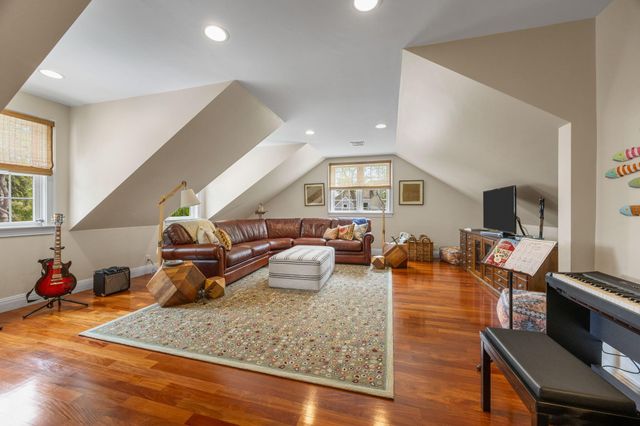 8 Bowsprit Point, Mashpee, MA 02649