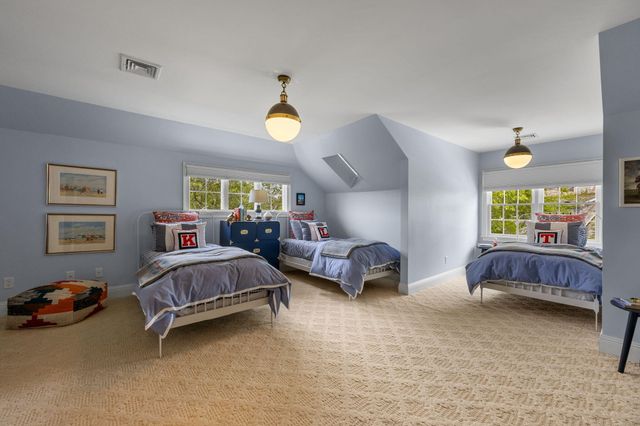 8 Bowsprit Point, Mashpee, MA 02649