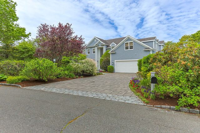 8 Bowsprit Point, Mashpee, MA 02649