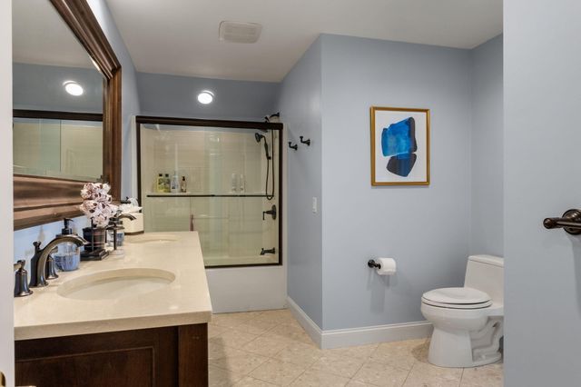 8 Bowsprit Point, Mashpee, MA 02649