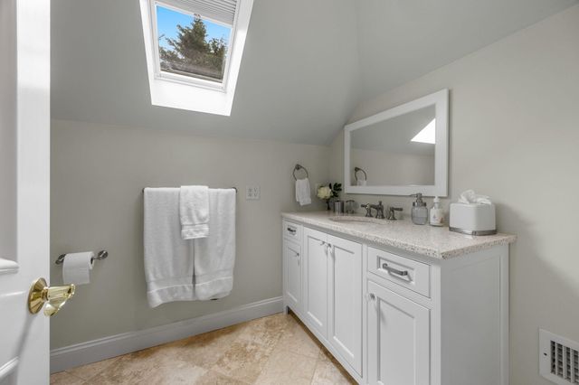 8 Bowsprit Point, Mashpee, MA 02649