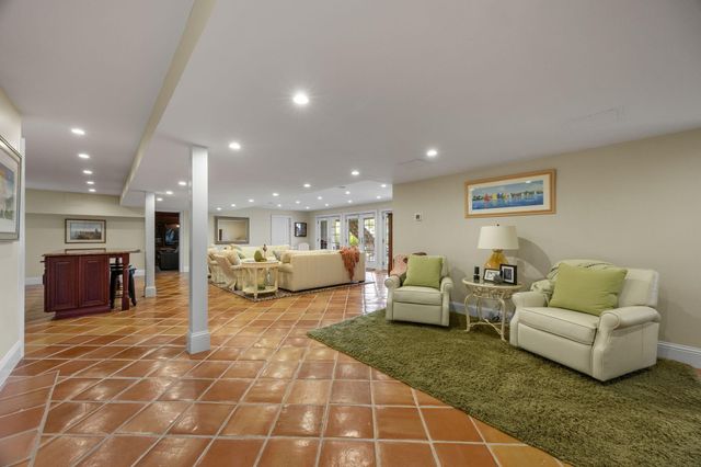 8 Bowsprit Point, Mashpee, MA 02649