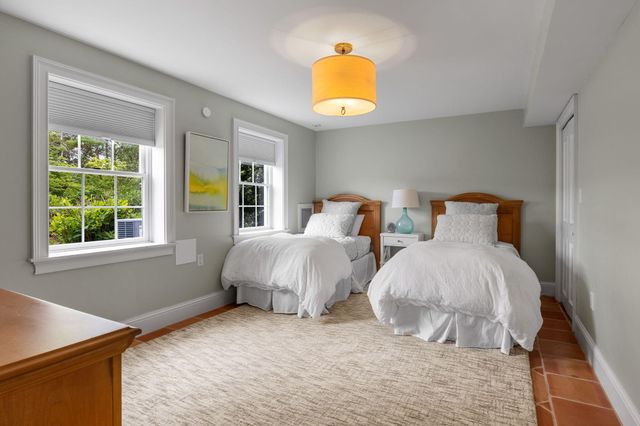 8 Bowsprit Point, Mashpee, MA 02649