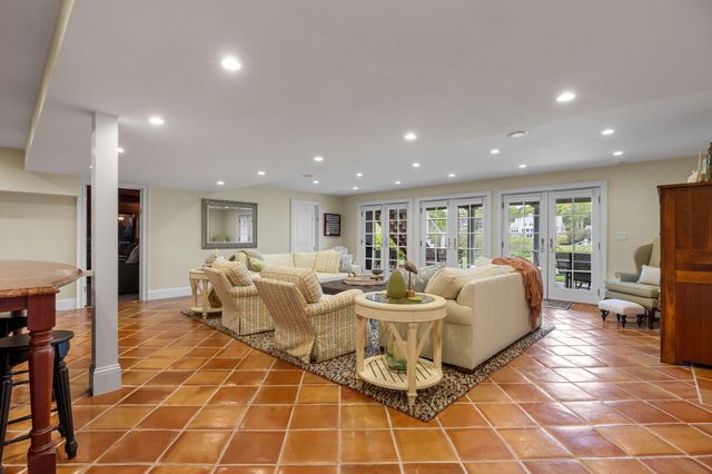 8 Bowsprit Point, Mashpee, MA 02649