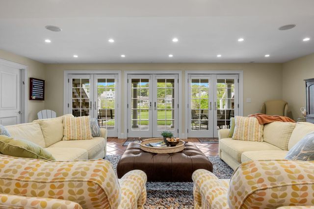 8 Bowsprit Point, Mashpee, MA 02649