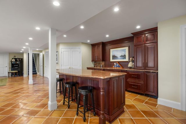 8 Bowsprit Point, Mashpee, MA 02649