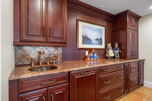 8 Bowsprit Point, Mashpee, MA 02649