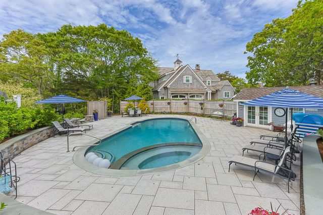 8 Bowsprit Point, Mashpee, MA 02649
