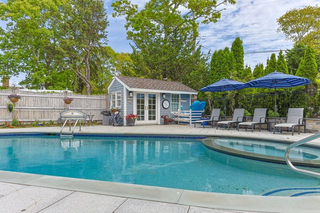 8 Bowsprit Point, Mashpee, MA 02649