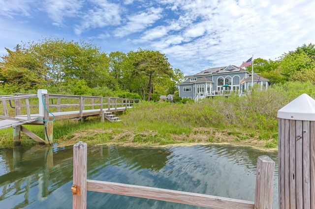 8 Bowsprit Point, Mashpee, MA 02649