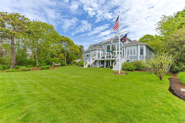 8 Bowsprit Point, Mashpee, MA 02649