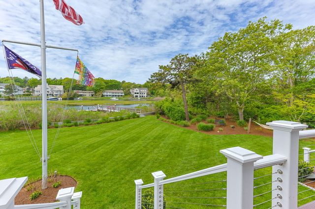 8 Bowsprit Point, Mashpee, MA 02649