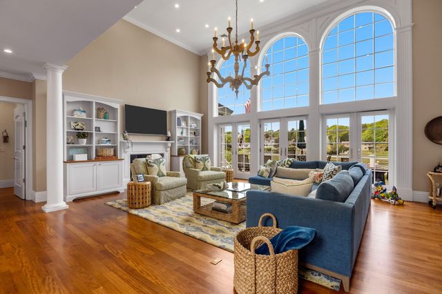 8 Bowsprit Point, Mashpee, MA 02649