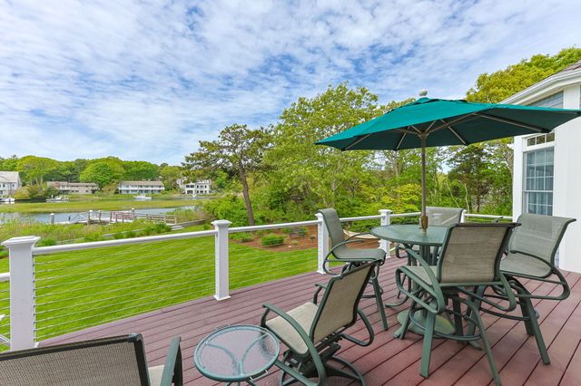 8 Bowsprit Point, Mashpee, MA 02649