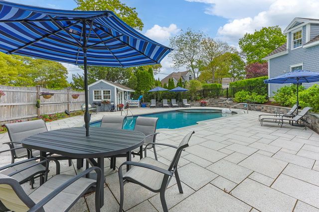 8 Bowsprit Point, Mashpee, MA 02649