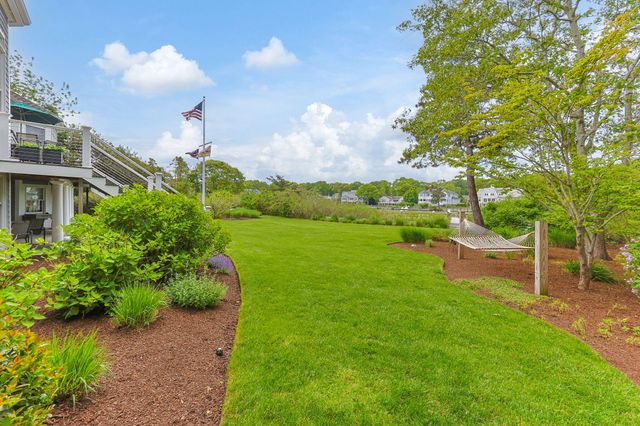 8 Bowsprit Point, Mashpee, MA 02649