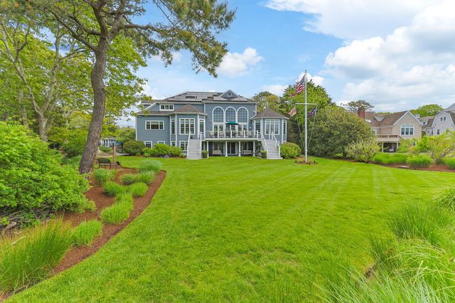 8 Bowsprit Point, Mashpee, MA 02649