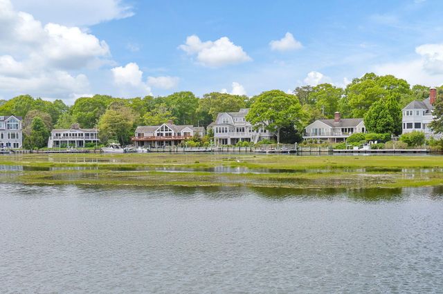 8 Bowsprit Point, Mashpee, MA 02649