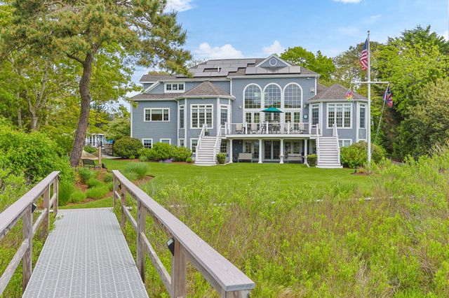8 Bowsprit Point, Mashpee, MA 02649