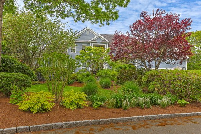 8 Bowsprit Point, Mashpee, MA 02649