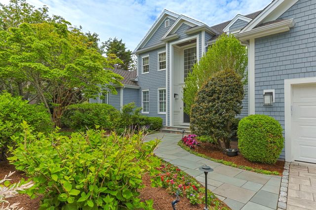 8 Bowsprit Point, Mashpee, MA 02649