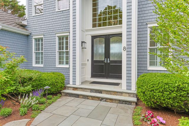 8 Bowsprit Point, Mashpee, MA 02649
