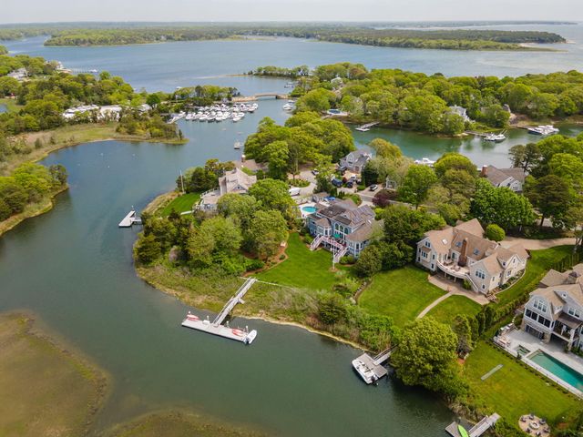8 Bowsprit Point, Mashpee, MA 02649