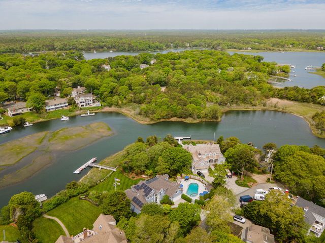 8 Bowsprit Point, Mashpee, MA 02649