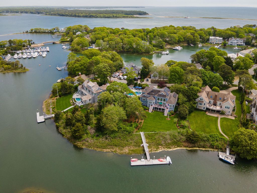 8 Bowsprit Point, Mashpee, MA 02649
