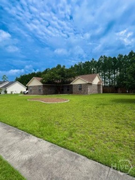 Image 2 of property listing at 130 Jamestown Drive, Rincon, GA 31326