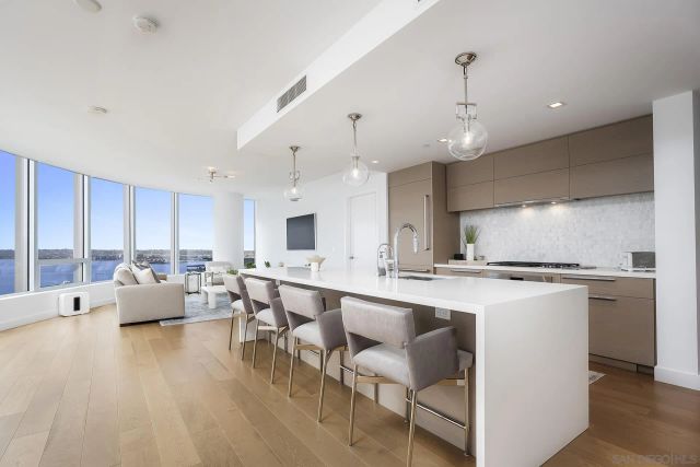 888 W E 2302, San Diego, CA 92101