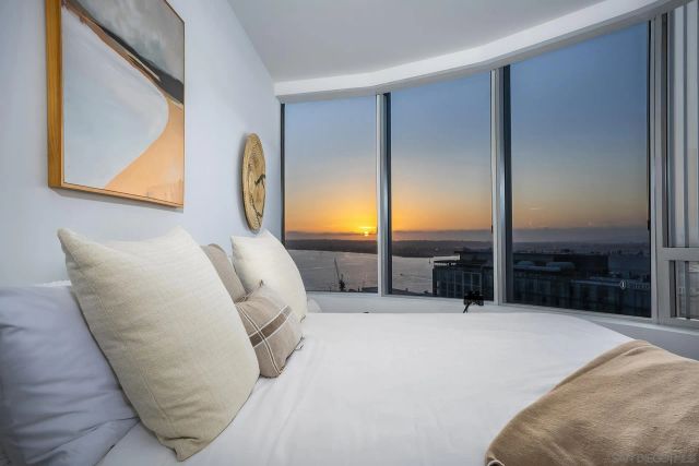888 W E 2302, San Diego, CA 92101