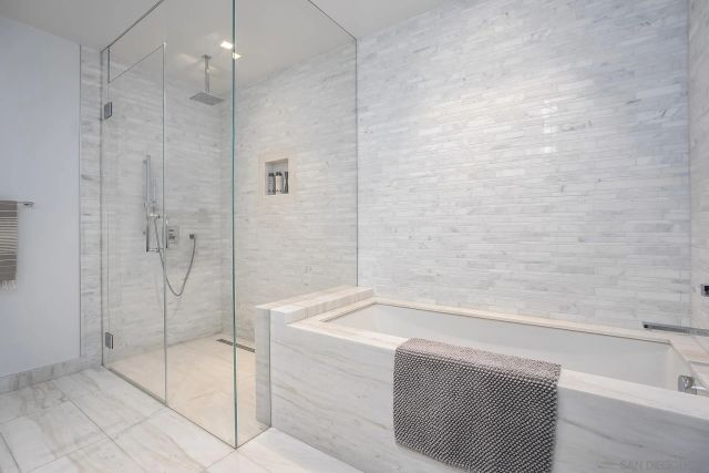 888 W E 2302, San Diego, CA 92101