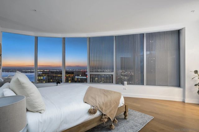 888 W E 2302, San Diego, CA 92101