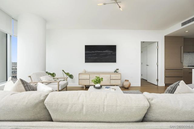 888 W E 2302, San Diego, CA 92101