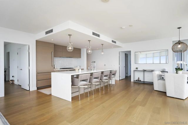 888 W E 2302, San Diego, CA 92101