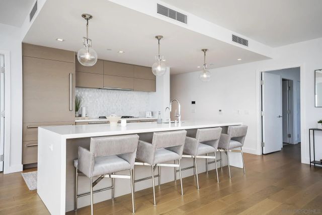 888 W E 2302, San Diego, CA 92101