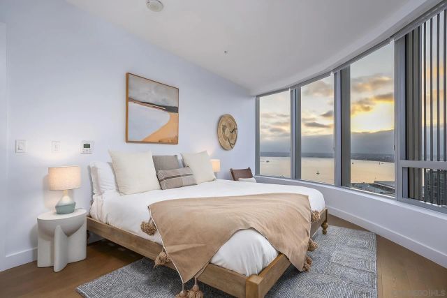 888 W E 2302, San Diego, CA 92101