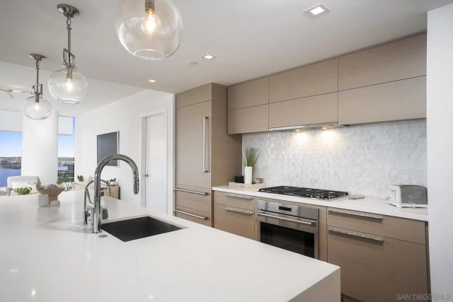 888 W E 2302, San Diego, CA 92101