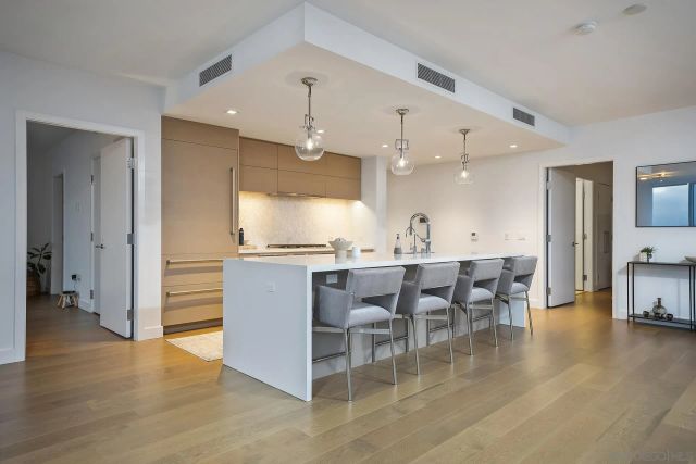 888 W E 2302, San Diego, CA 92101