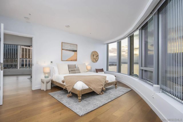 888 W E 2302, San Diego, CA 92101