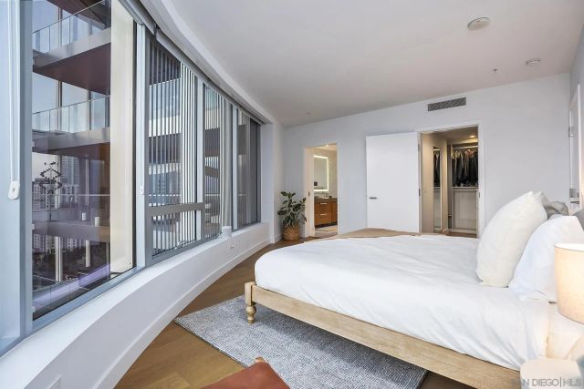 888 W E 2302, San Diego, CA 92101