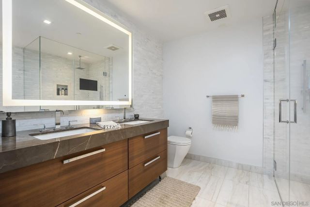 888 W E 2302, San Diego, CA 92101