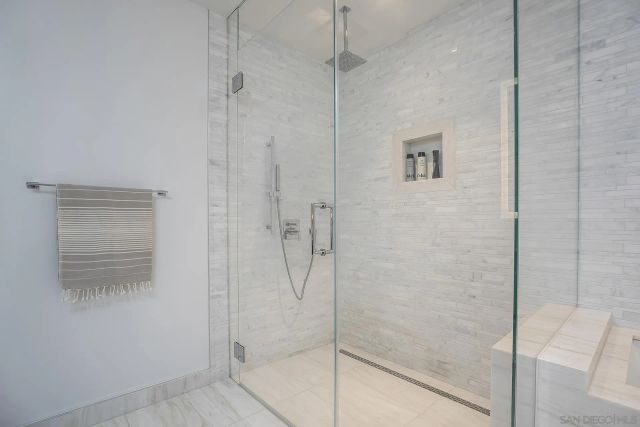 888 W E 2302, San Diego, CA 92101