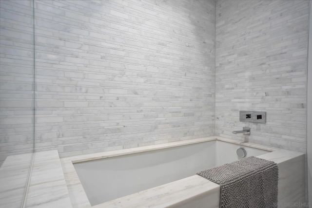 888 W E 2302, San Diego, CA 92101