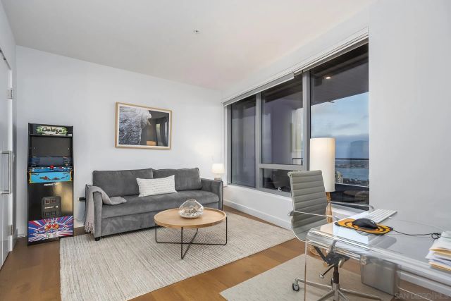 888 W E 2302, San Diego, CA 92101