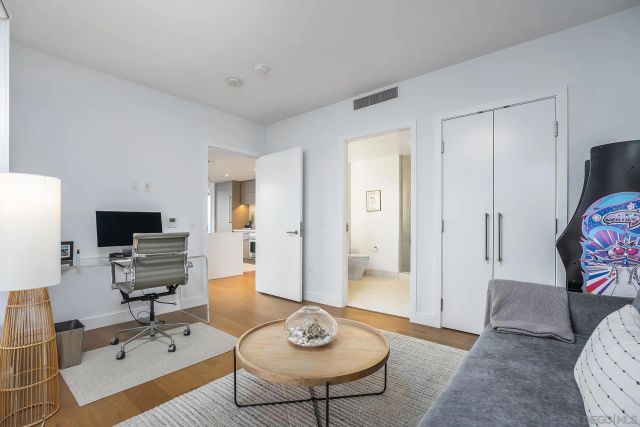 888 W E 2302, San Diego, CA 92101