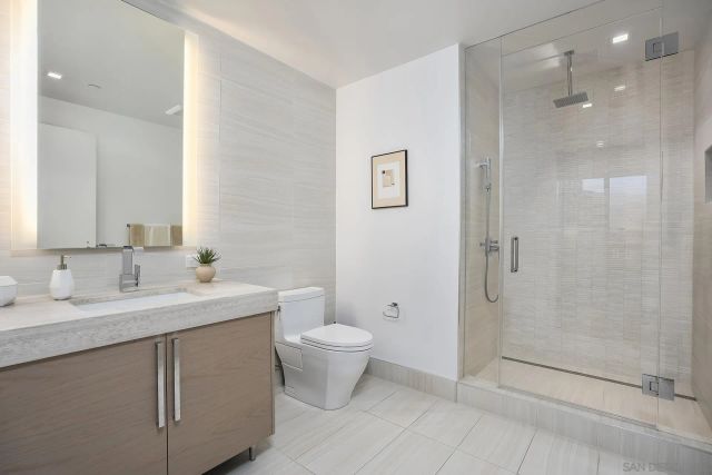 888 W E 2302, San Diego, CA 92101