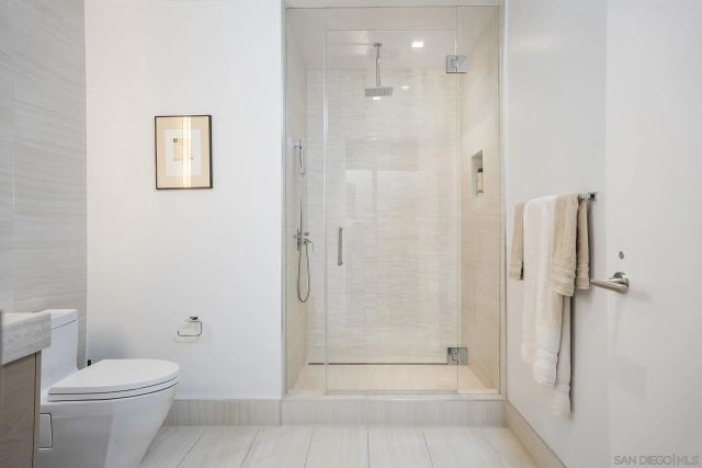 888 W E 2302, San Diego, CA 92101