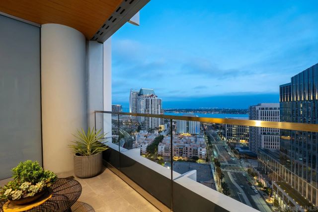 888 W E 2302, San Diego, CA 92101